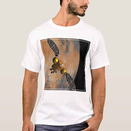 Een ruimteschip in een baan om Mars. T-shirt (Voorkant)