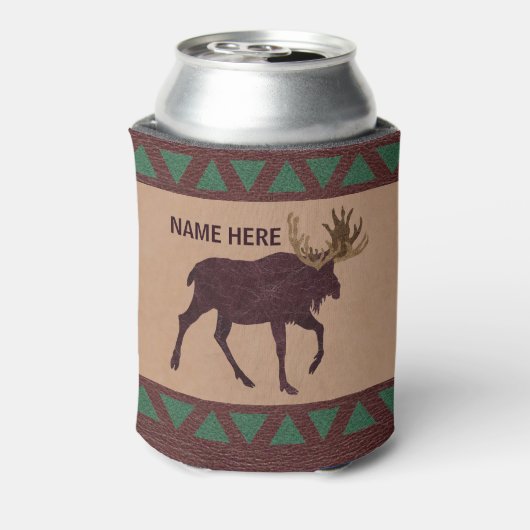 Een rustiek Moose Faux Leather-Look design Blikjeskoeler (Blikje Achterkant)