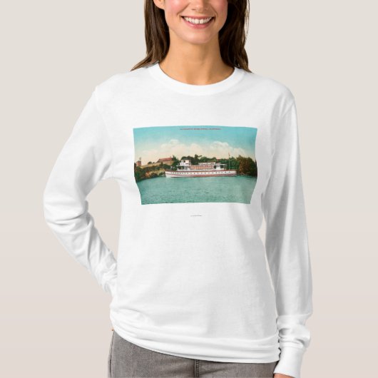 Een Sacramento River Scene met een Riverboat T-shirt (Voorkant)