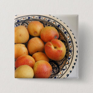 Een schaal mediterrane abrikozen 2 vierkante button 5,1 cm