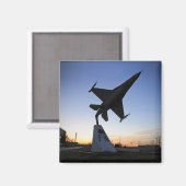 Een schaalmodel van een F-16 C die valk vecht Magneet (Voorkant / Achterkant)