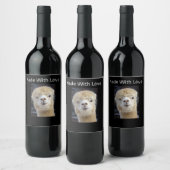 Een schattig gezicht van een alpiaca wijn etiket (Flessen)