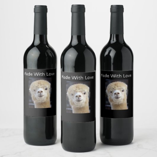 Een schattig gezicht van een alpiaca wijn etiket (Flessen)