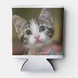 Een schattig kitten met groene ogen blikjeskoeler