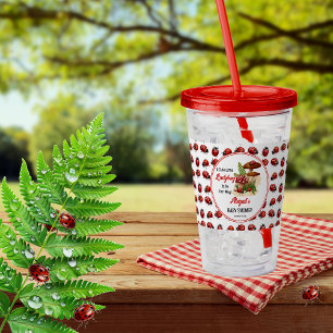 Een schattig lieveheersbeestje is op weg naar het acryl drinkbeker