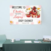 Een schattig lieveheersbeestje is op weg naar het  spandoek (Beurs)