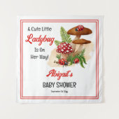 Een schattig lieveheersbeestje is op weg naar het wandkleed (Voorkant)