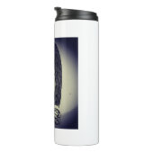 een schattig meisje met animo in wanhoop thermosbeker (Geroteerd rechts)