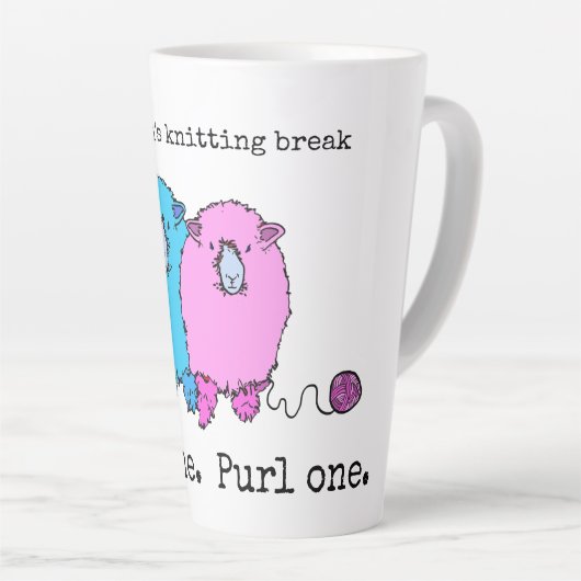 Een schattig schaap met een speciale personage latte mok (Rechterhoek)