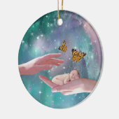 Een schattige baby in handfantasie keramisch ornament (Links)