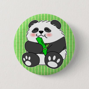 Een schattige baby panda die een bamboestengel eet ronde button 5,7 cm