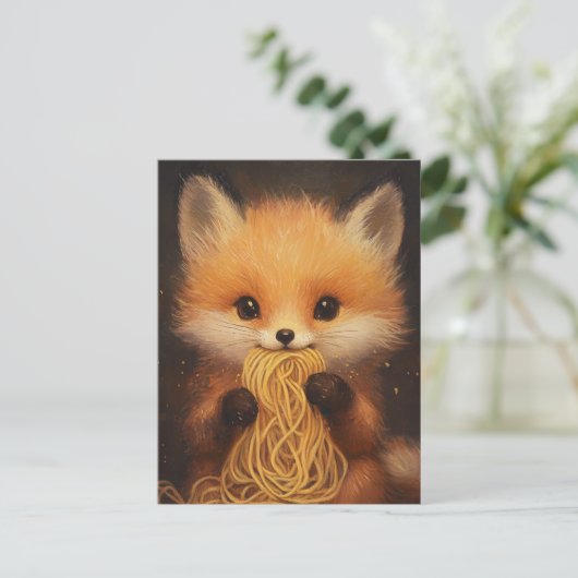 Een schattige baby rode vos die spaghetti eet briefkaart (Staand voorkant)