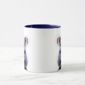 Een schattige koala die aan een tak hangt. mok (Midden)