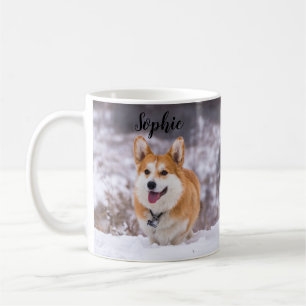 Een schattige Pembroke Welsh Corgi Frolicking in d Koffiemok