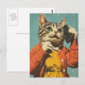 Een schattige retro-achtige kat op haar mobiele te briefkaart (Voorkant / Achterkant)
