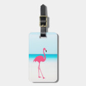 Een schattige roze flamingo op het strand bagagelabel (Voorkant verticaal)