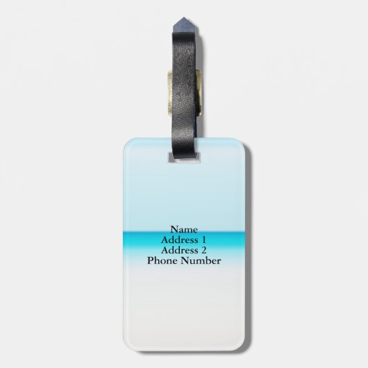 Een schattige roze flamingo op het strand bagagelabel (Achterkant verticaal)