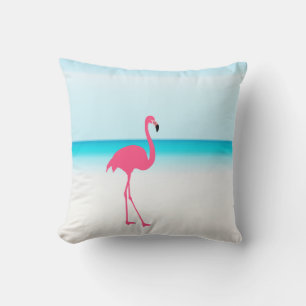Een schattige roze flamingo op het strand kussen