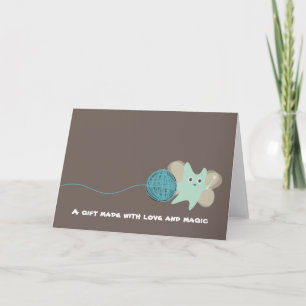 Een schattige, schattige monstervliegbal van garen kaart