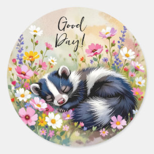 Een Schattige Stinkdier die slaapt in Bloemen Go Ronde Sticker