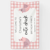 Een Schattigee Chick Peach 1e verjaardag Welkom Spandoek (Verticaal)