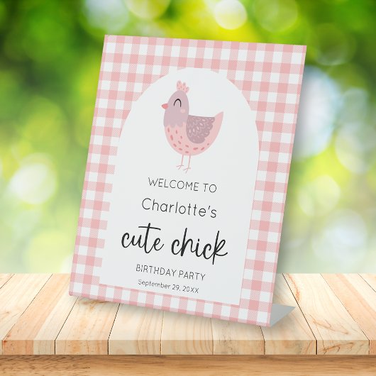 Een Schattigee Chick Peach 1st Birthday Welcome Si Reclamebord Met Voetstuk