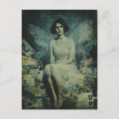 Een Schattigee fee zit op een stapel  Briefkaarten (Voorkant)