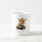 Een Schattigee Giraffe die een auto op de weg rijd Koffiemok (Center)