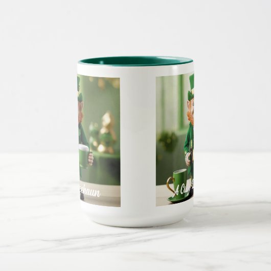 Een Schattigee kabouter met een groene kopje koffi Mok (Midden)