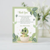 Een Schattigee kleine dinosaurus is op weg naar he Bedankkaart (Staand voorkant)