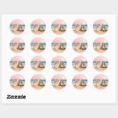Een schattigere gestreepte kat zittend op het stra ronde sticker (Vel)