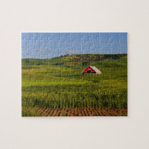 Een schilderachtig uitzicht op een schuur in Mosco Legpuzzel