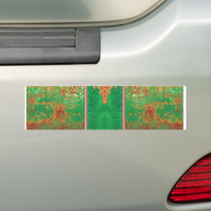 Een schilderij van een groen veld met een oranje r bumpersticker