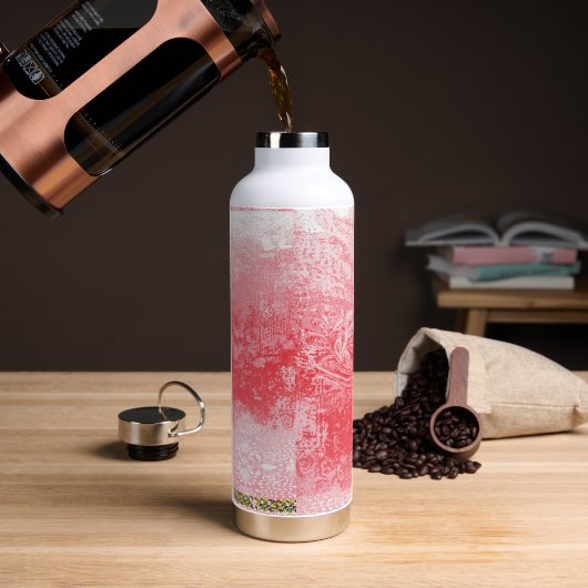 Een schilderij van een rode hemel met bomen waterfles (Koffie)