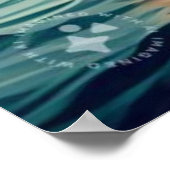 Een schilderij van een schip met de zeilen naar be poster (Hoek)