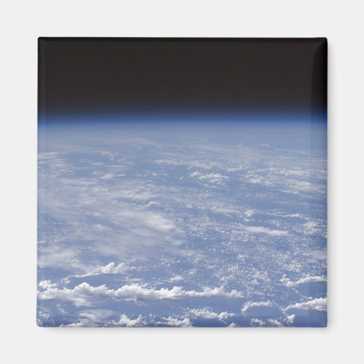 Een schuchtere uitzicht van de atmosfeer op aarde magneet (Voorkant)