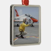 Een schutter aan boord van de vliegtuig vervoerder metalen ornament (Rechts)