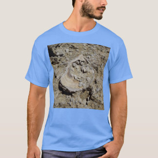 Een seashell- en foraminiferafossiel in zandsteen t-shirt