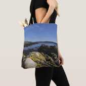 Een Seashell zit op een rots | Dumfries, Schotland Tote Bag (Dichtbij)