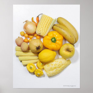 Een selectie van gele groenten en fruit. poster