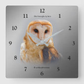 Een Serene en een mooie Barn Owl Vierkante Klok (Voorkant)