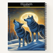 Een serene wolf huilt bij het stralende maanlicht notitieboek (Achterkant)