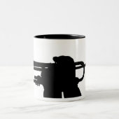 Een servicelid speelt een melodie tweekleurige koffiemok (Center)