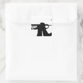 Een servicelid speelt een melodie vierkante sticker (Tas)