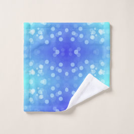 Een set levendige blauwe en turquoise handdoeken