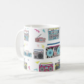 Een set van verschillende  cassettespelers. Retro  Koffiemok (Voorkant links)