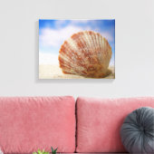 Een Shell die in het Zand wordt gepropt Canvas Afdruk (Insitu (Woonkamer))
