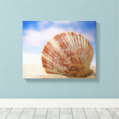 Een Shell die in het Zand wordt gepropt Canvas Afdruk (Insitu (Houten vloer))