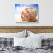 Een Shell die in het Zand wordt gepropt Canvas Afdruk (Insitu (Slaapkamer))