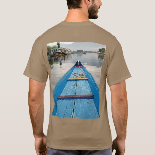 Een Shikara rit in plaats om te reizen. T-shirt (Achterkant)